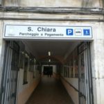 “Furbetti della sosta” a Santa Chiara: abbonati per centro storico ma risiedono altrove. Verifiche al via